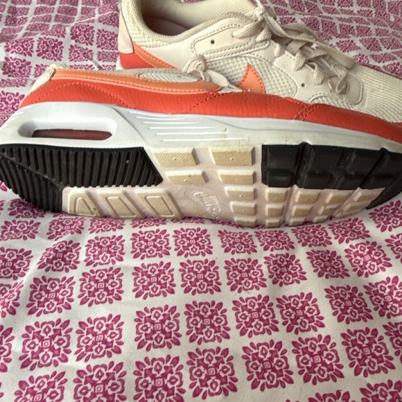 Nike shoes - Picture 3 of 3